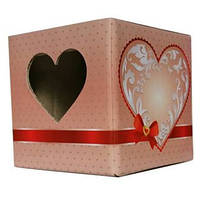 Упаковка для кружки картонная с крышкой с окном в виде сердце (розовая)