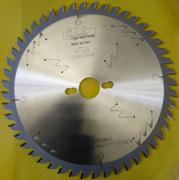 Пила для поперечного пиляння D250x30x3,2/2,2 Z60 LU2503230F60