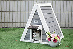 Дерев'яний будиночок для кішки