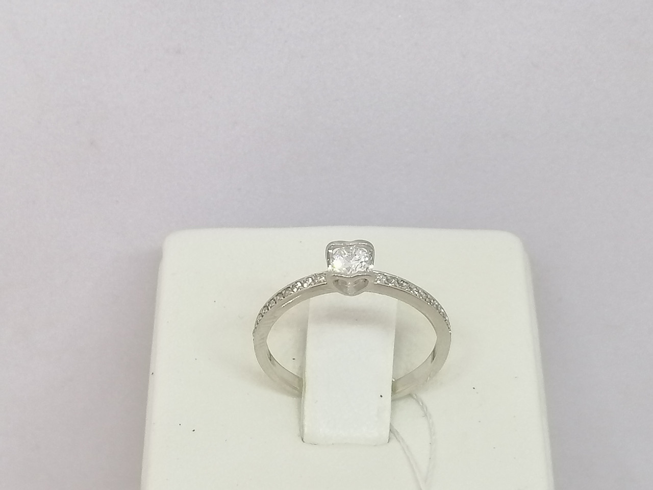 Золоте кільце з фіанітами.  КВ1103БИ 15,5