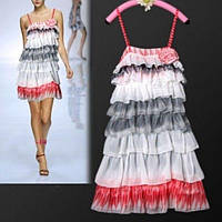 Витончене барвисте ярусну вечірнє плаття