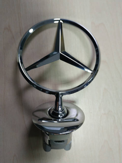 Оригінальний значок зірка на капот Mercedes-Benz (A2218800086
