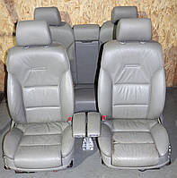 Світлий шкіряний електросалон Audi A8 D3