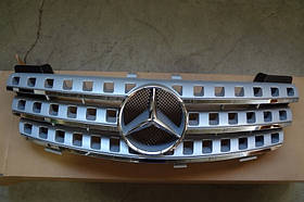 Решітка радіатора срібляста (Хром) Mercedes-Benz ML-Class W164 Нова Оригінальна