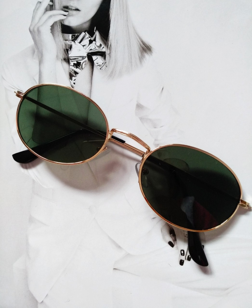 Сонцезахисні окуляри овальні з кольоровою лінзою зелений у золоті