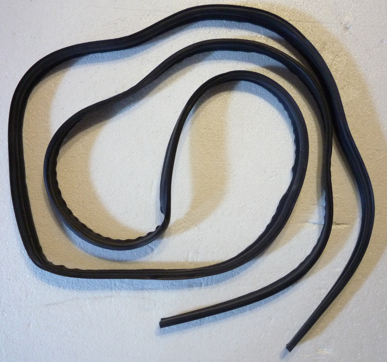 Уплотнитель проема двери задка ВАЗ 21213 (4260 мм) (21213-6307024 ...