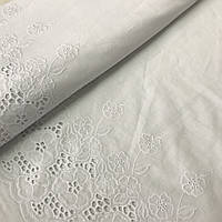 Батист білий, з квітковою вишивкою по краю, ширина 145 см