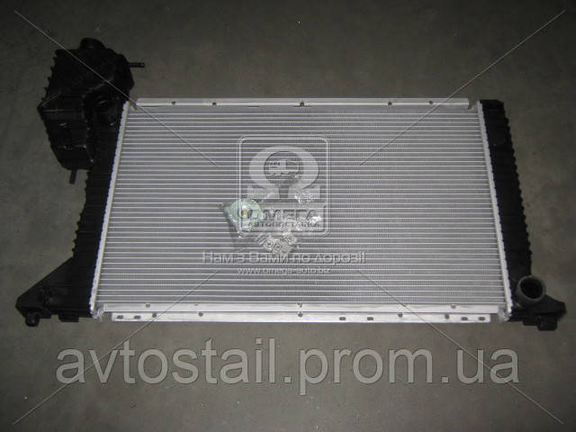 Радиатор охлаждения на Mercedes Sprinter 901-905 (1995г.-2006г.) (пр-во Nissens)