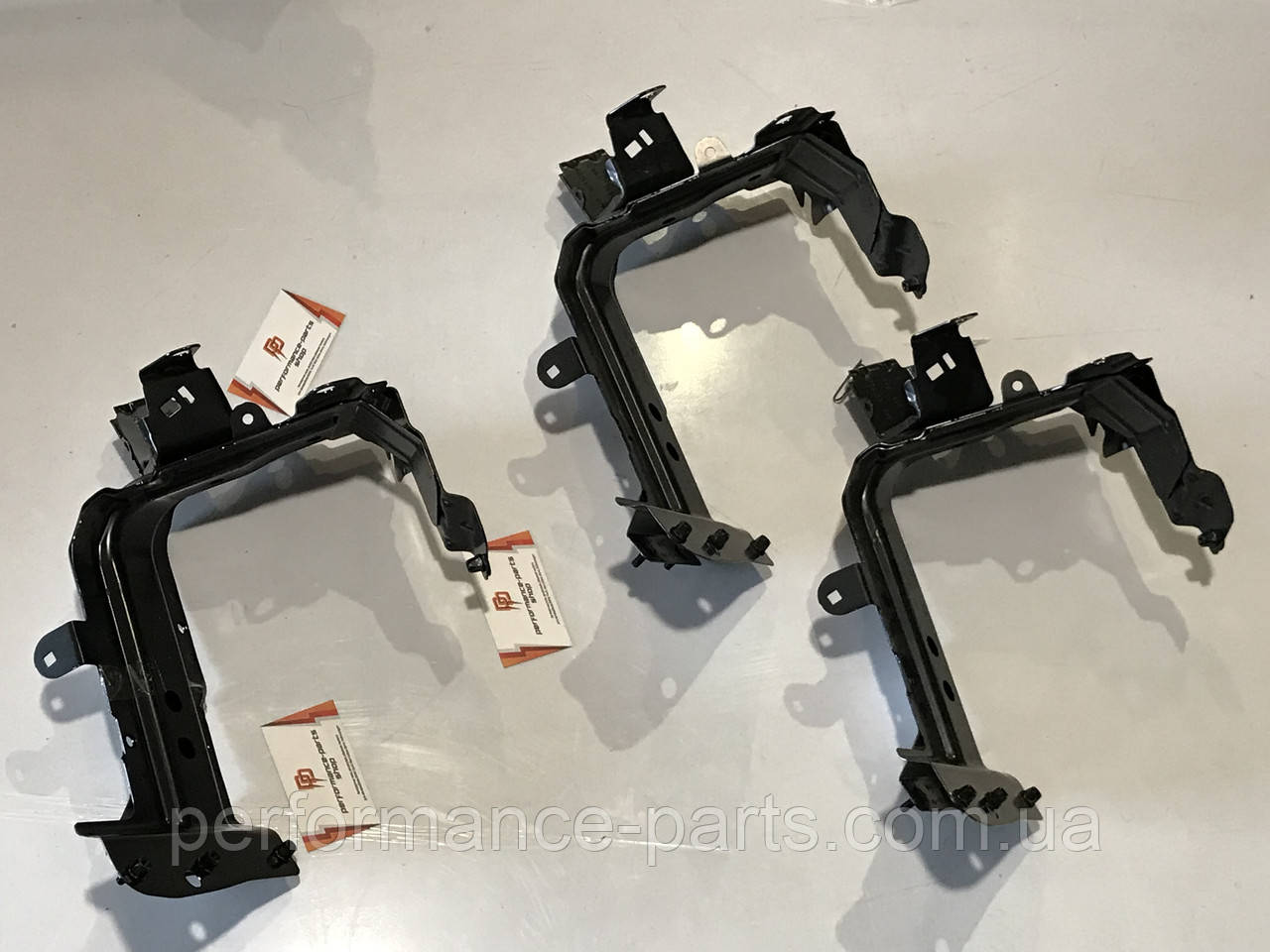 Кронштейн крила лівий Audi Q7 4M0821131C