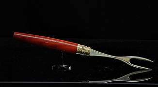 Вузька вилка для зняття шашлику в чохлі зі шкіри — преміальний подарунок для чоловіка, фото 3