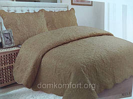 Стьобане покривало в бежевому