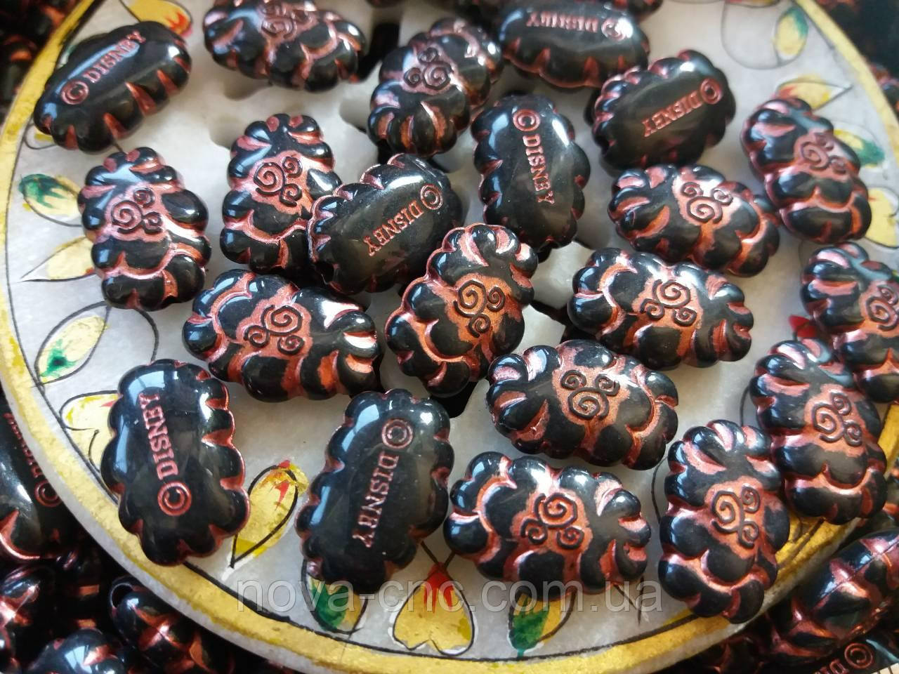 Бусини "Дісней" пластик чорний із золотом 15 х 9 мм 500 грамів