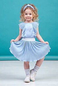 Святковий блакитний комплект 104, 116 розміри для дівчинки — блузка з рюшами + плісирована спідниця