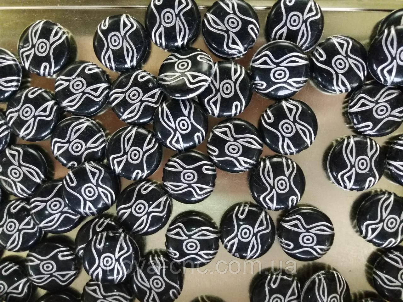 Бусини пластик "Павучок" чорний із білим 19 мм 500 грамів