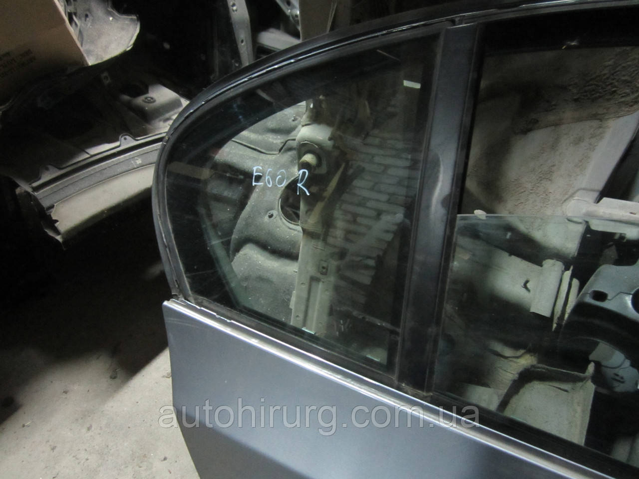Заднє праве глухе дверне скло BMW E60/E61 5-series