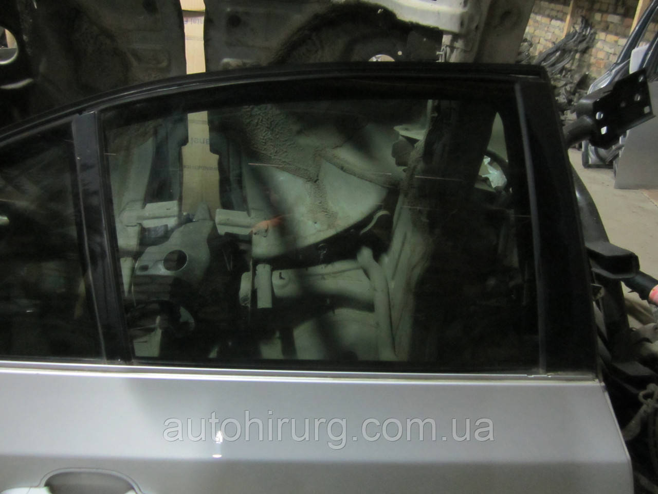 Скло задньої правої двері BMW E61/Е60 5-series