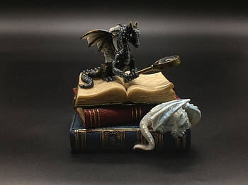 Колекційна статуетка Veronese Дракон на книгах WU77103AA