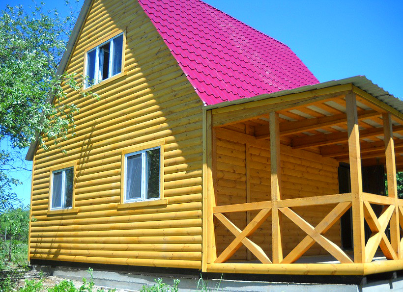 Дачний будиночок 6×6 блокхаус 2 поверхи з терасою.