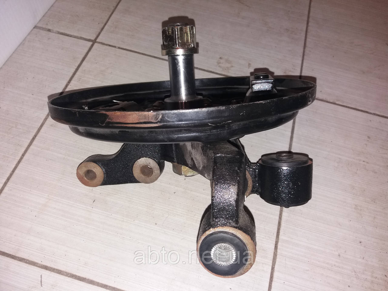 Кулак задній під дворядний підшипник правий (37 мм) (без ABS) Geely CK