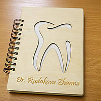 Деревянный блокнот для стоматолога