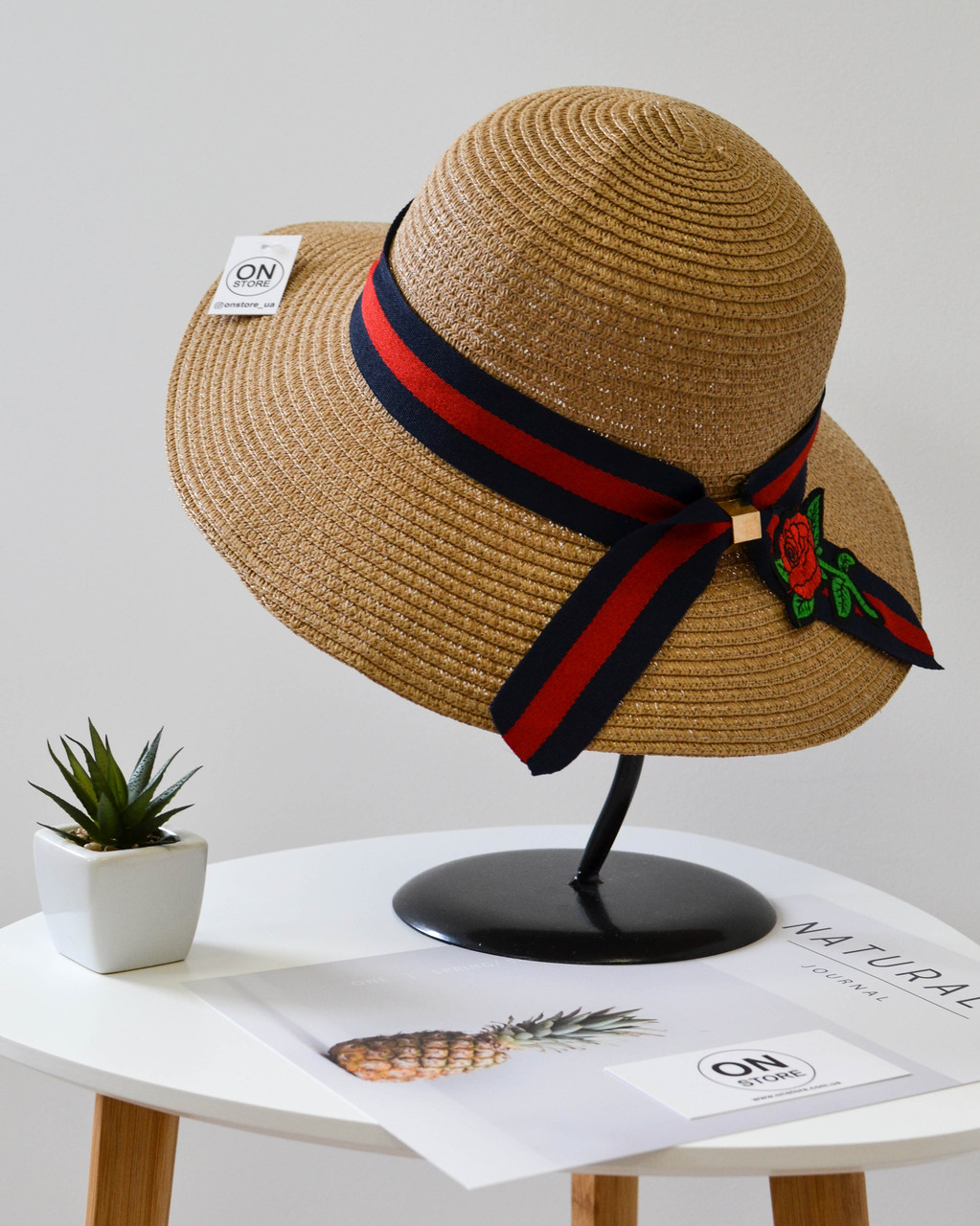 Стильний жіночий літній солом'яний капелюх зі стрічкою коричневого кольору