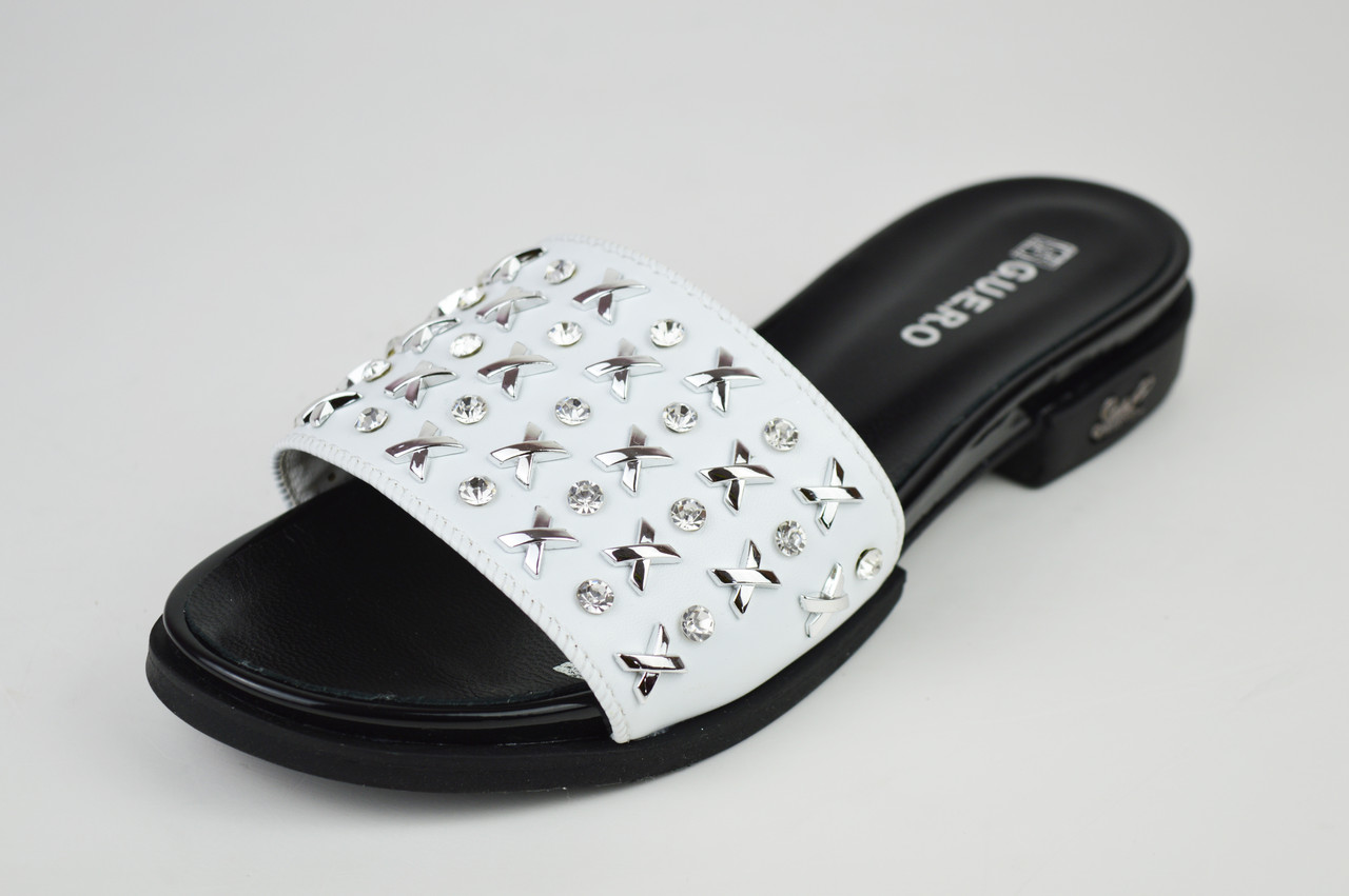 Шльопанці білі з дрібними прикрасами з металу Guero 2112 36,38 розмір