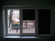 Ролети тканинні (рулонні штори) Umbra Blackout Блекаут Besta uni закритий короб із напрямними, фото 2