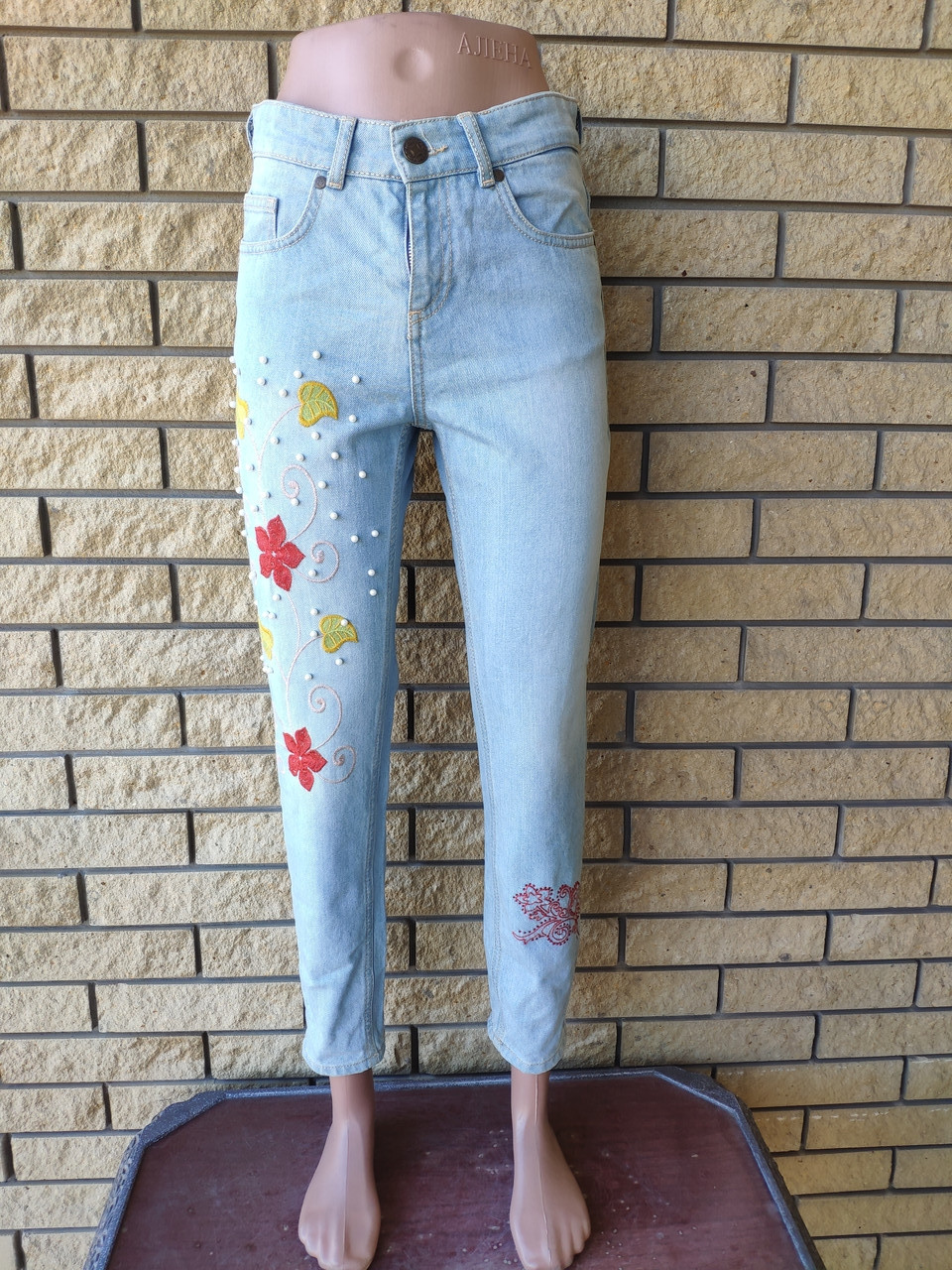 Джинси жіночі коттонові із завищеною талією, з вишивкою MRCN, Туреччина
