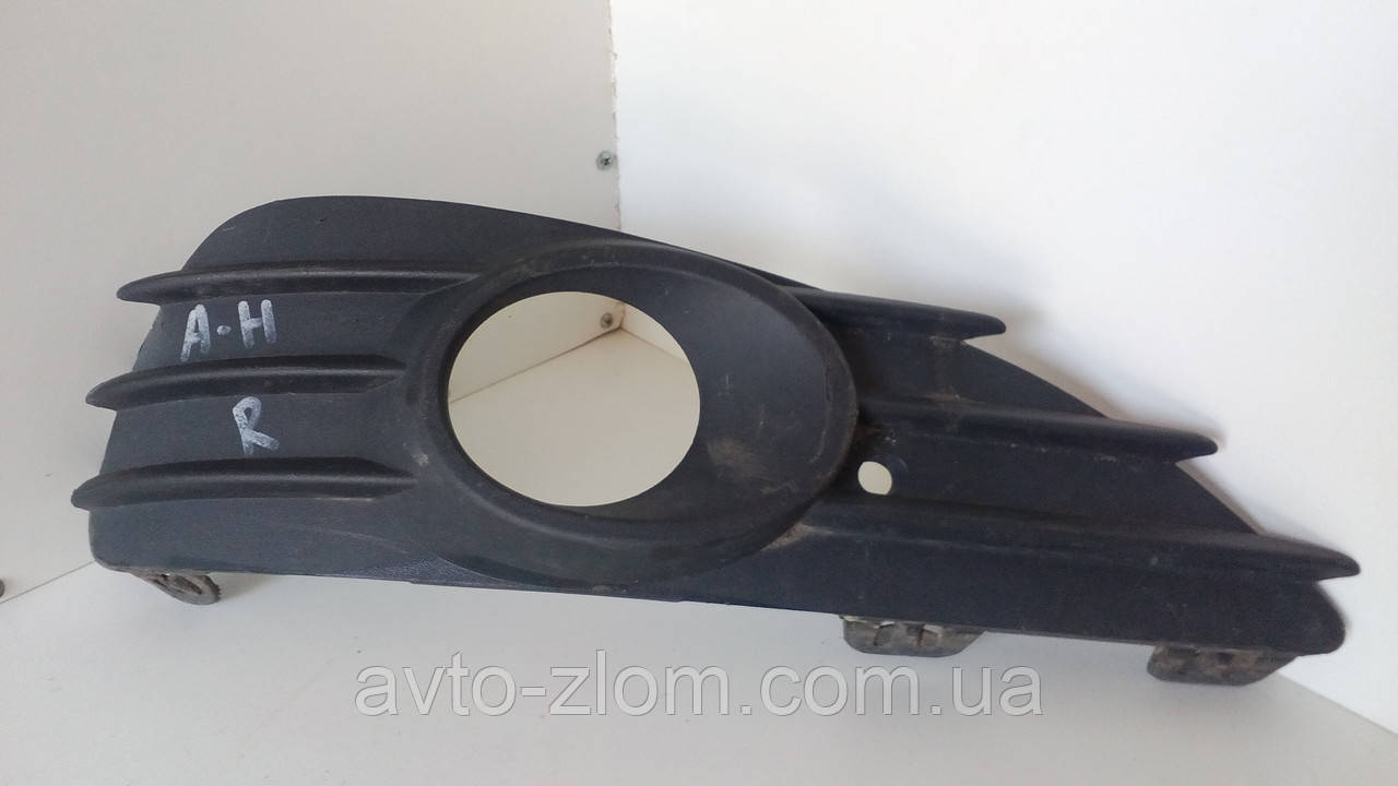 Решітка бампера Opel Astra H GTC. Правая. 13110337., фото 1