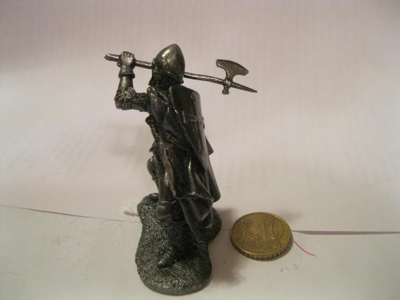 Статуэтка фигурка статуэтка сплав олова рыцарь ВОИН в доспехах с топором - фото 3 - id-p424117162