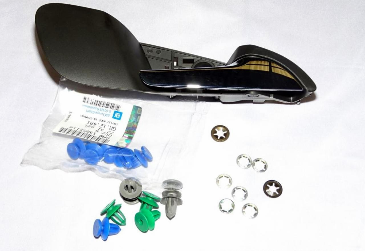 Ручка відчинення передніх правих дверей внутрішня хромована GM 13359937 OPEL Insignia