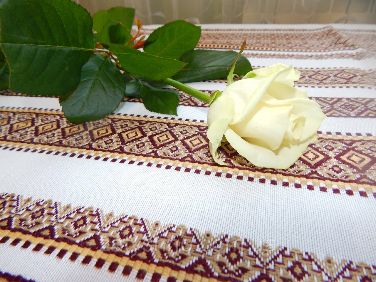 Скатертина вишита кавова