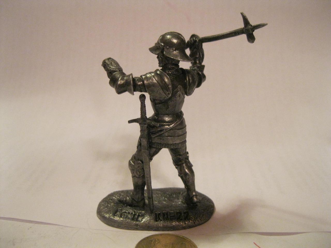 Фигурка ФИГУРА статуэтка сувенир рыцарь войн с топориком в каске сплав олова металл 6см - фото 6 - id-p916177658