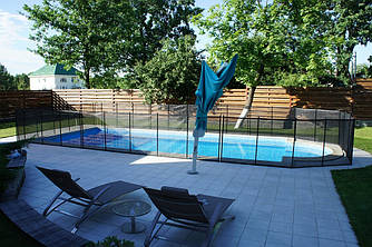 Дитячий захисний паркан для басейну