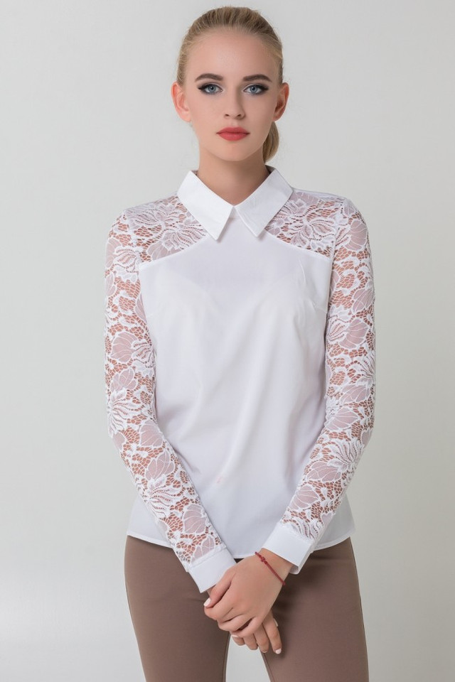 Біла блузка з мереживними рукавами