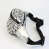 Сумка-бананка жіночий поясний Bao Bao з трикутниками (срібляста), фото 5