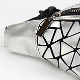 Сумка-бананка жіночий поясний Bao Bao з трикутниками (срібляста), фото 7