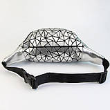 Сумка-бананка жіночий поясний Bao Bao з трикутниками (срібляста), фото 4