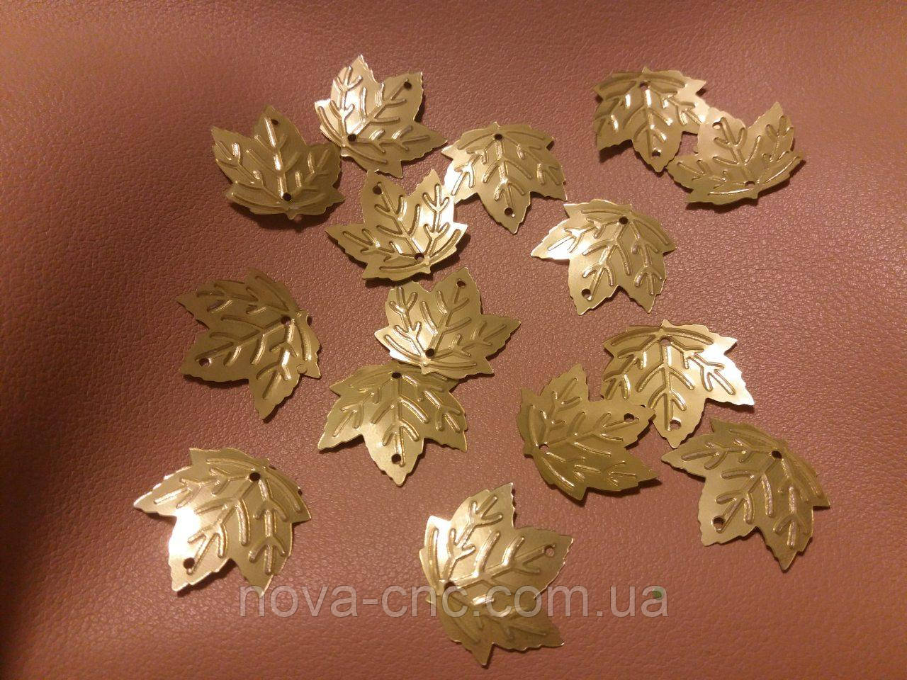 Паєтки кленовий лист 2х2 см золото