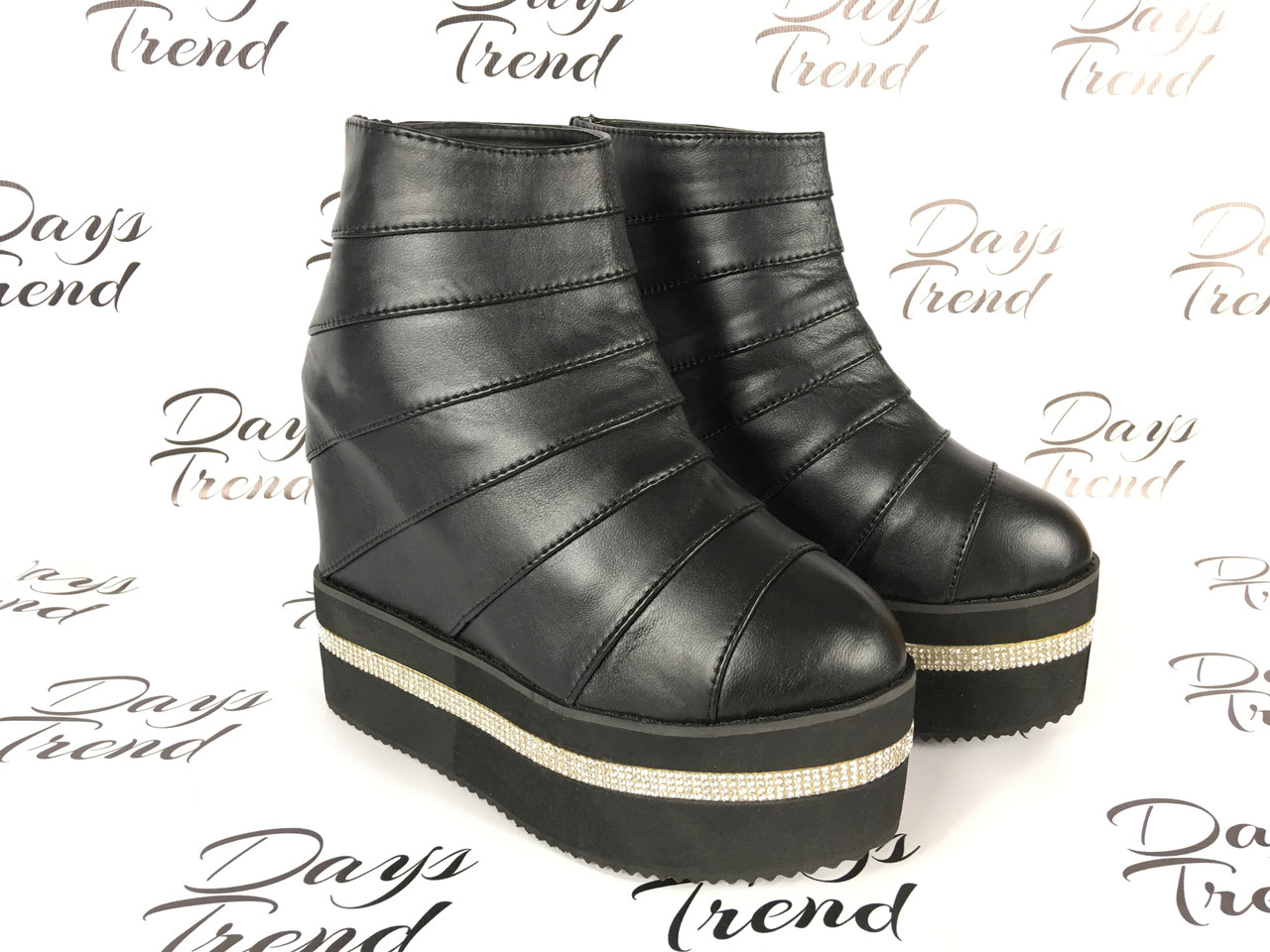 Стильні жіночі черевики ботильйони на платформі для модних дівчат Чорний
