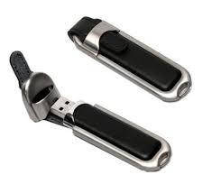 Флешка Smile 8gb метал + шкіра чорного кольору.