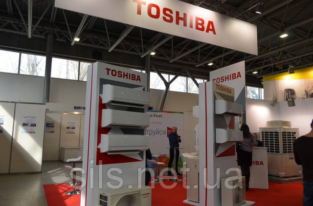 стенди з кондиціонерами тошиба