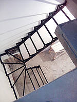 Лестница в квартиру, дом, дачу на металлическом основании. Универсальный каркас лестницы.