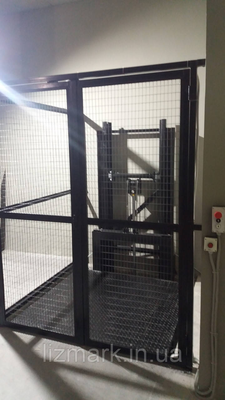 Вантажний ліфт 1000 кг.