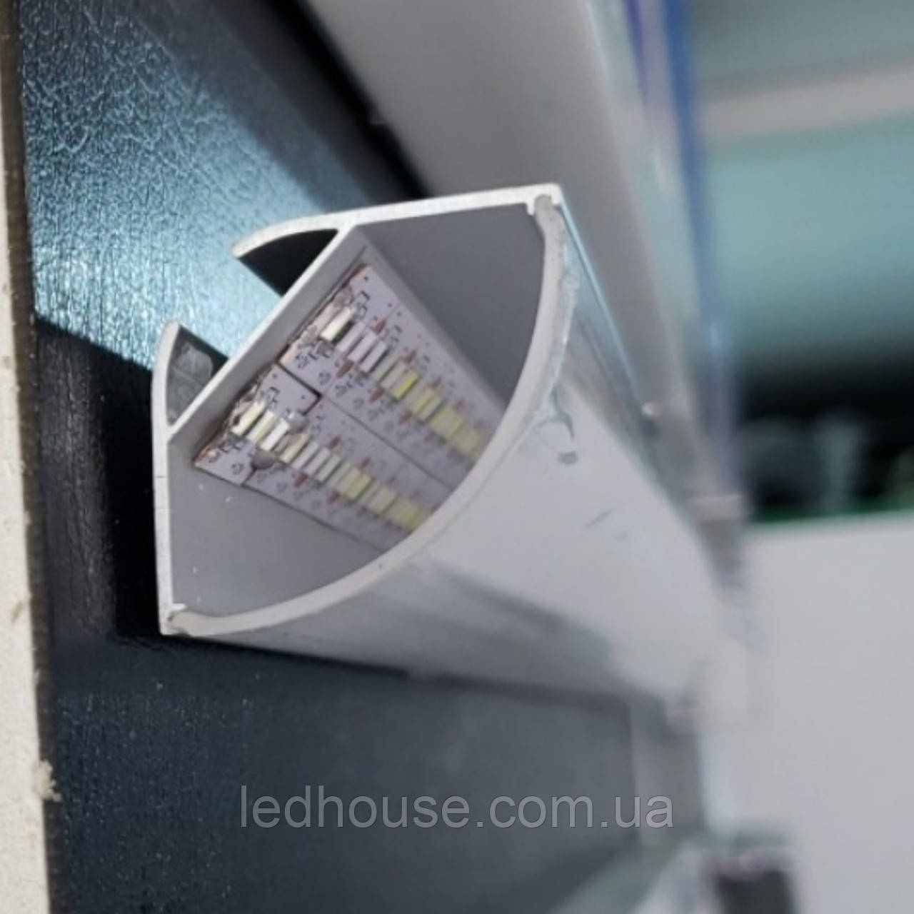 Светодиодный угловой профиль SU-30 с рассеивателем по выгодным ценам от ...