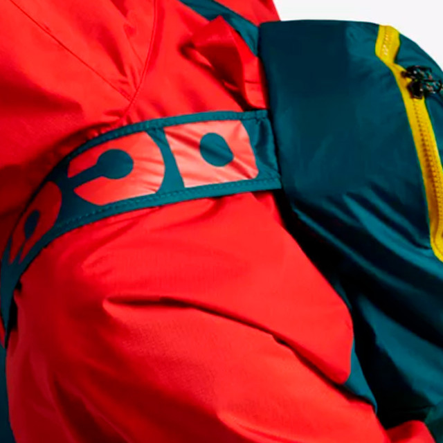 Рюкзак Nike ACG Packable | хлопець з рюкзаком на спині