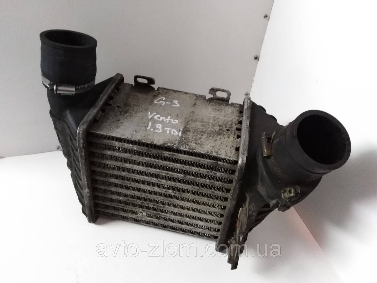 Радіатор інтеркулера Volkswagen Golf 3, Vento, Гольф 3, Венто 1,9 TDI. 1H0145805.