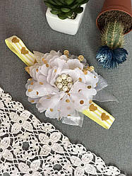 Пов'язка ручної роботи з квіткою і короною золота з білим