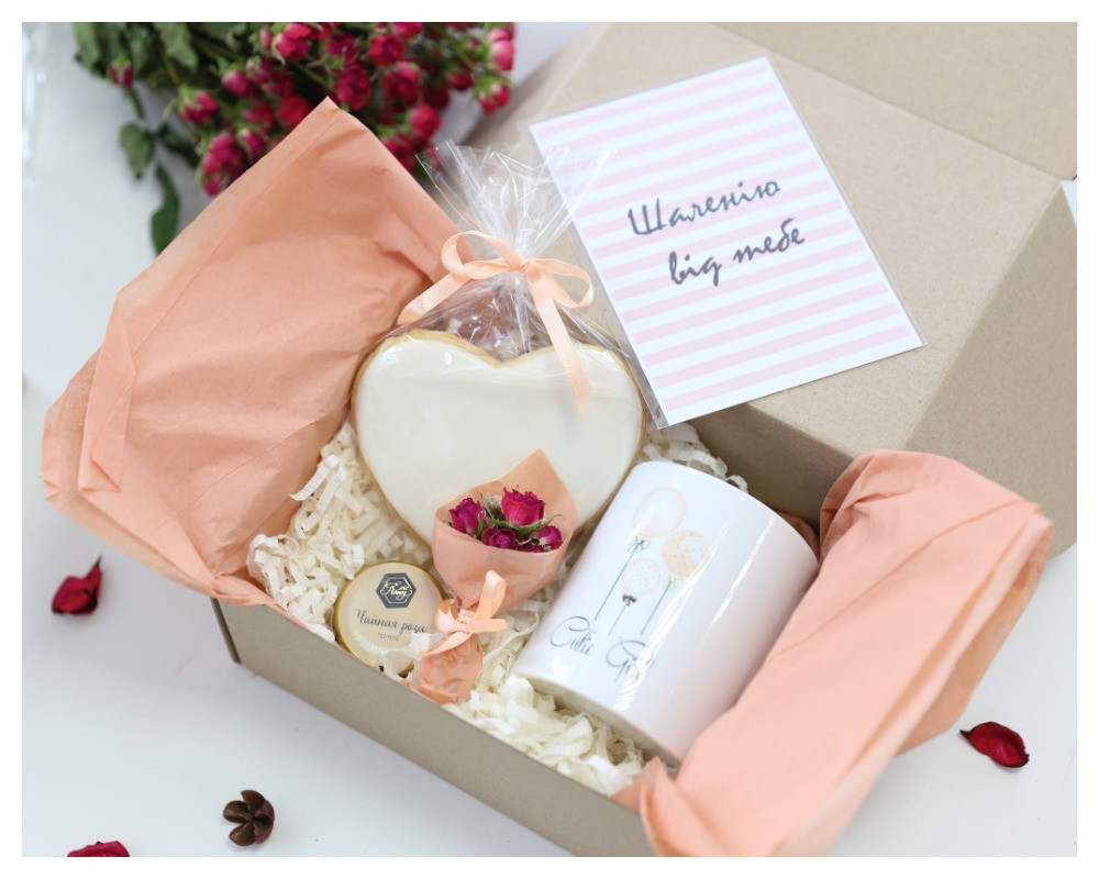 креативный подарок подруге. милые подарочные наборы. подарочный бокс для девушки. милый подарок девушке. милый подарок для девочки.