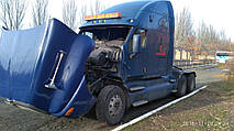 Производство и замена лобового стекла триплекс на грузовике KENWORTH T2000 в Никополе (Украина). 2